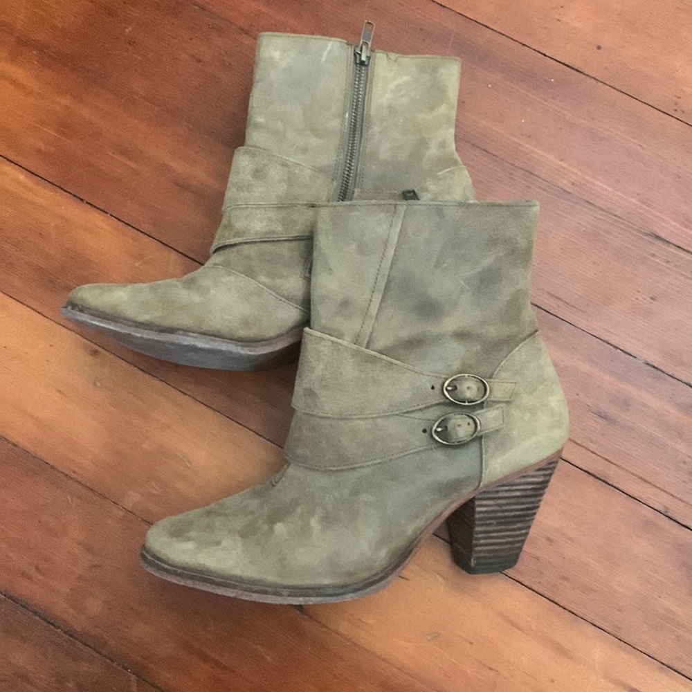 J Shoes Anthropology Phoenix leather ankle boots - size 9.5